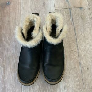EUC Merrell ankle boots. Size 7. Black